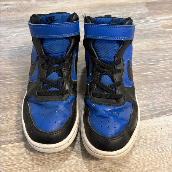 Nike court borough high tops. Boys size 1 - Picture 2 of 4